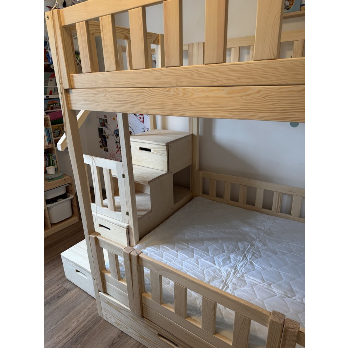 Spielbett mit Treppe Köln im Kinderzimmer montiert